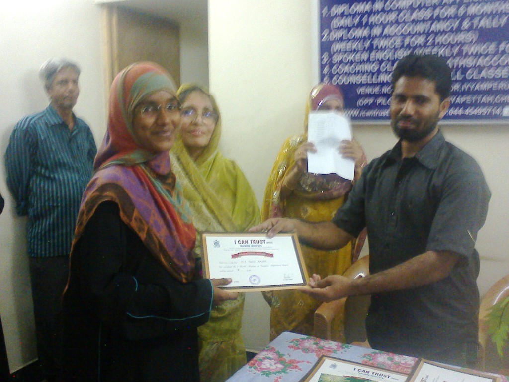 M. A. Heena  Kauser receiving the Third  Prize Certificate